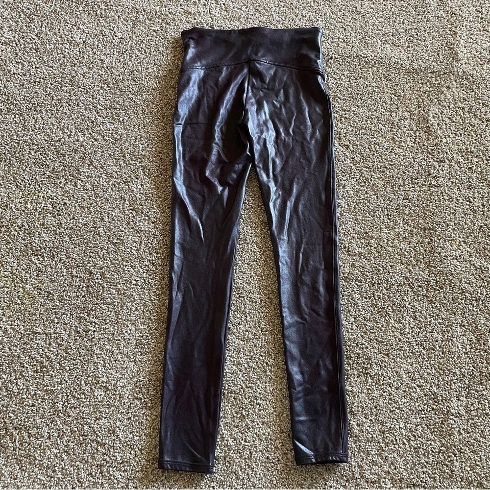 NWOT Spanx Faux Leather Leggings Women’s M Wine Purple Shine Sleek Skinny #2437 - Picture 9 of 15